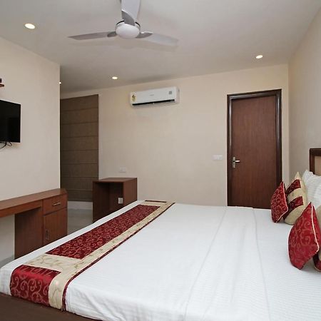 Oyo Hotel Blu Pebbles Near Delhi Airport Nowe Delhi Zewnętrze zdjęcie
