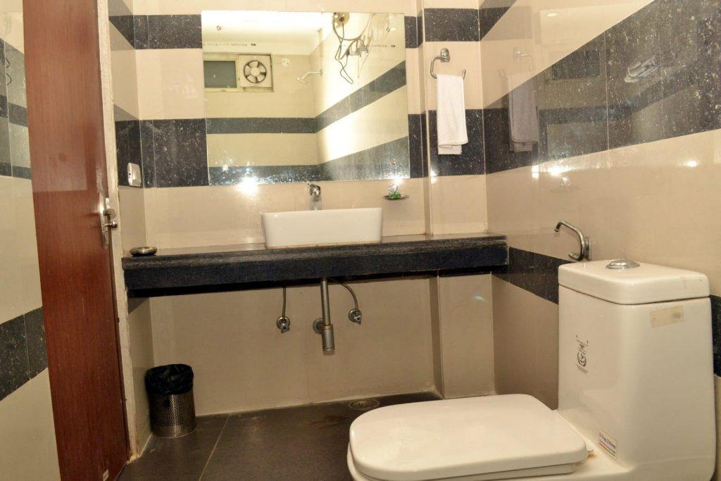 Oyo Hotel Blu Pebbles Near Delhi Airport Nowe Delhi Zewnętrze zdjęcie
